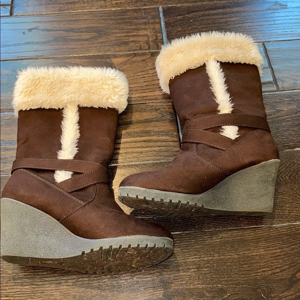 Vintage American Eagle Brown Faux Fur Lined Wedge Boots size 10